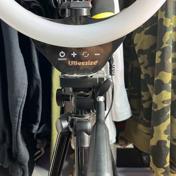 UBeesize 12in LED ring light - Picture 3 of 3